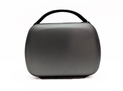 SAMSONITE
Set of two VANITY CASES in black...