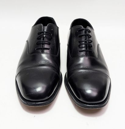 LOAKE
Pair of black leather oxfords.
(slight...
