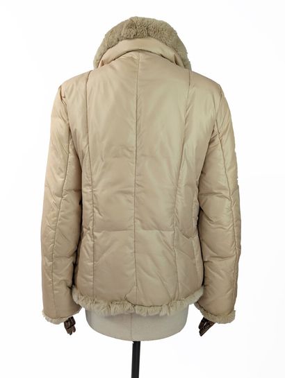WEEKEND (MAX MARA)
Beige short quilted puffer-style...