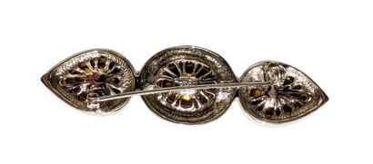 YVES SAINT LAURENT
Metal brooch adorned with...