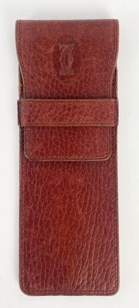 Must de CARTIER
Burgundy leather set including...