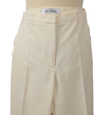 MAX MARA
Two-piece cotton suit in ivory white:
-...