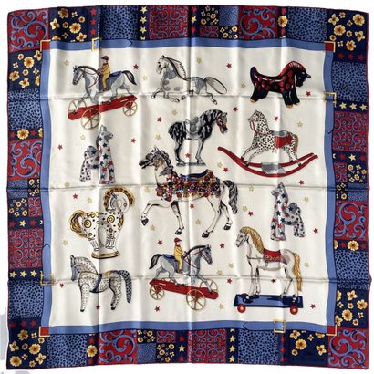 LONGCHAMP
Silk square featuring a pattern...