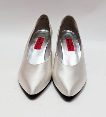 CHARLES JOURDAN
Pair of white satin pumps.
(Small...