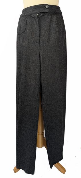 VALENTINO - Miss V
Gray wool and cashmere...