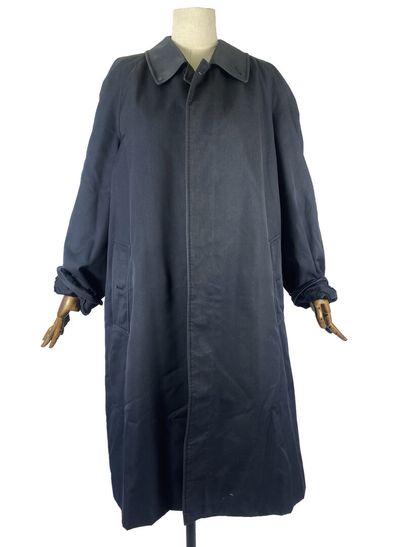BURBERRY - London
Straight-cut trench coat...