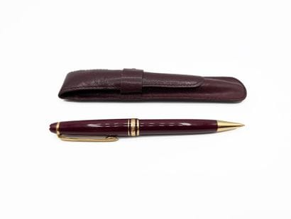 MONTBLANC
Mechanical pencil in burgundy lacquer...