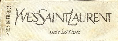 YVES SAINT LAURENT - Variation
Short navy...