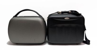 SAMSONITE
Set of two VANITY CASES in black...