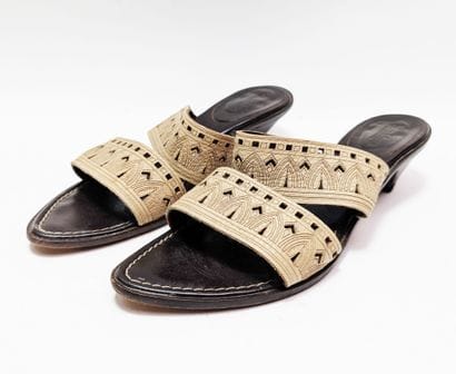 MAX MARA
Beige leather sandals with 4 cm...