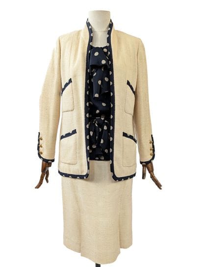 CHANEL - Store
Three-piece set:
- Ecru jacket...