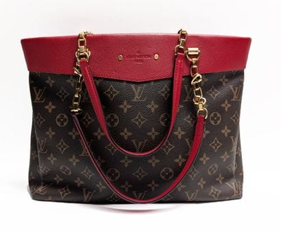 LOUIS VUITTON
Pallas Shopper bag in Monogram...