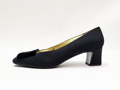 RENE MANCINI
Black heels (5.5 cm) with a...