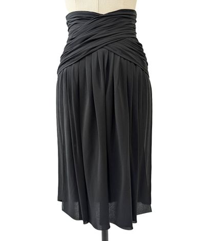 CHANEL - Boutique
Black silk crepe skirt,...