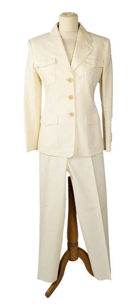 MAX MARA
Two-piece cotton suit in ivory white:
-...