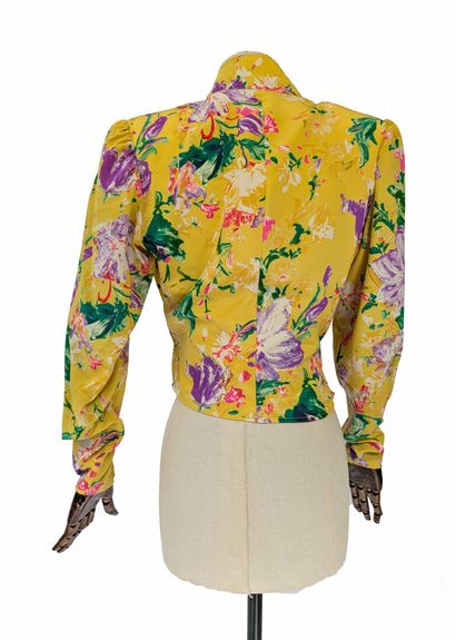 SCHERRER - Boutique
Yellow wrap-style blouse...
