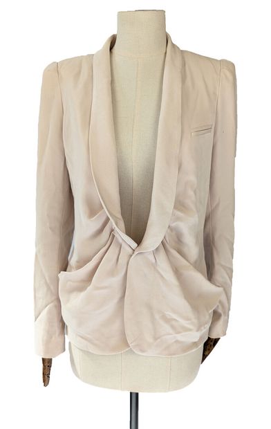 UPDATE
Beige tailored jacket with a draped...