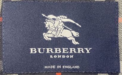 BURBERRY - London
Straight-cut trench coat...