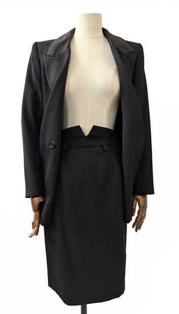 YVES SAINT LAURENT - Variation
Two-piece...