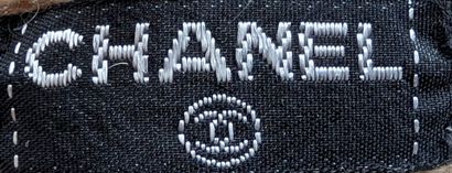 CHANEL
Long cardigan in pure ecru cashmere,...