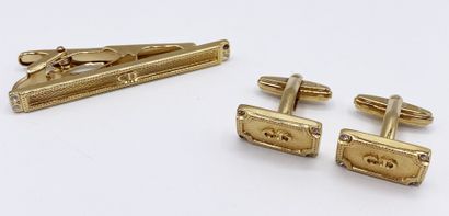 CHRISTIAN DIOR
Pair of gold-plated cufflinks...