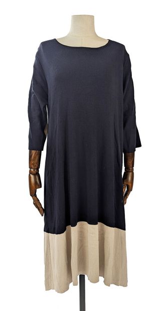 WEEKEND (Max Mara)
Navy blue and beige fine-knit...