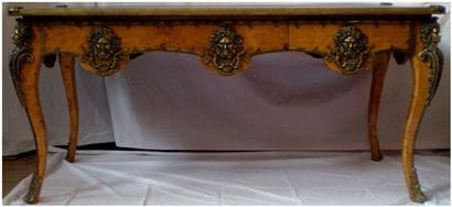 Bureau style Régence
Haut : 82 cm Larg. :...