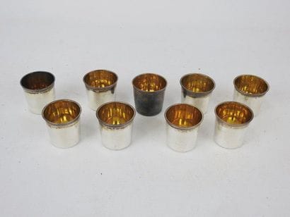 NEUF GOBELETS A LIQUEUR en argent poinçon...