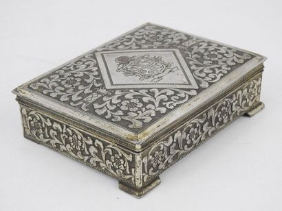 COFFRET rectangulaire en métal argenté à...