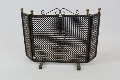 PARE-FEU en métal à trois volets (moderne).

49...
