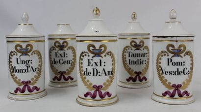 CINQ pots à pharmacie en porcelaine, Ext....