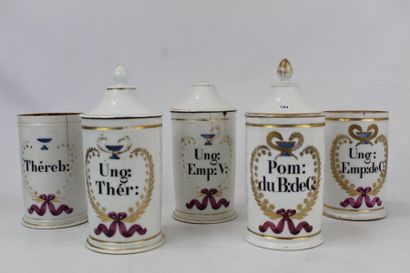 CINQ pots à pharmacie en porcelaine, Pom...