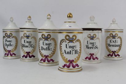 SIX POTS à pharmacie en porcelaine, Ung :...
