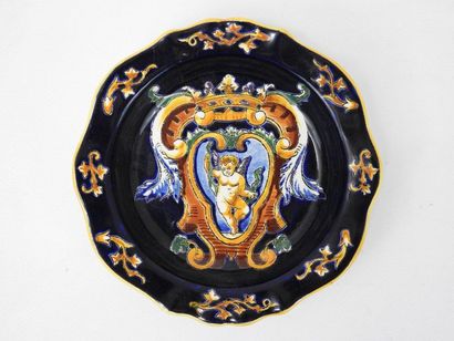 GIEN : Coupelle en faience, modèle Renaissance...