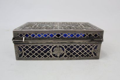 COFFRET en argent à motifs de croisillons...