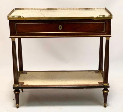 CONSOLE-DESSERTE en acajou et placage d'acajou....