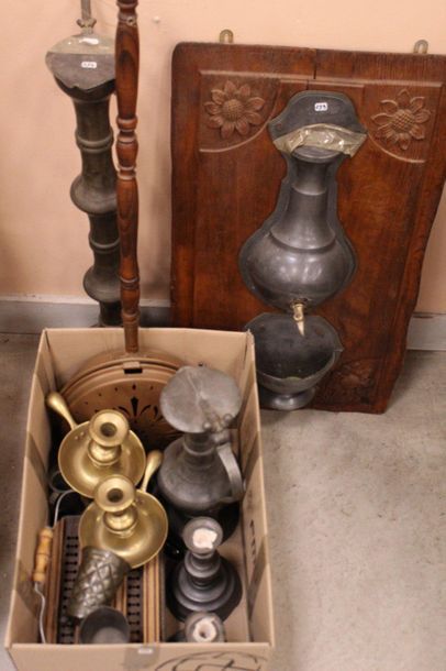 Lot d’étains : fontaine, aiguières, gobelets,...