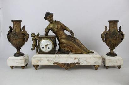 H. BOUSOLLE : Garniture de cheminée en régule...