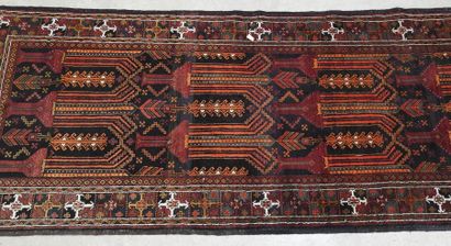 TAPIS d'Iran en laine fait main, fond rouge....