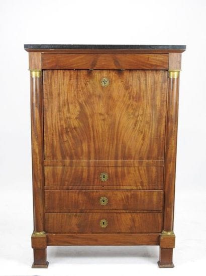 SECRETAIRE en placage d'acajou, les montants...
