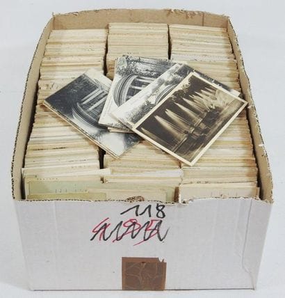 Lot d'environ 2400 cartes postales anciennes...