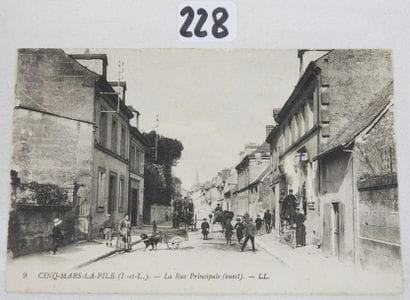 Cinq Mars La Pile - Indre et Loire

La rue...