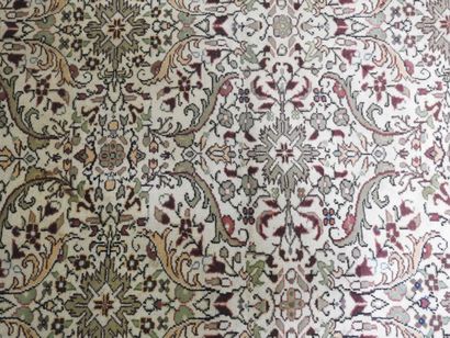 TAPIS Samarcande en laine polychrome. 195...