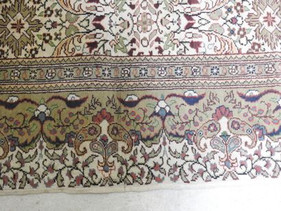 TAPIS Samarcande en laine polychrome. 195...
