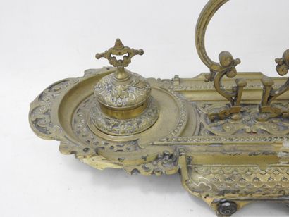 ENCRIER en bronze à deux réservoirs en verre....