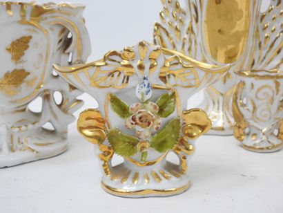 LOT DE 13 VASES de mariage en porcelaine...