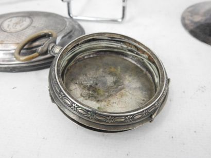 PETIT lot en argent comprenant : une boite...