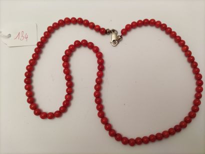 COLLIER choker de perles de corail rouge...