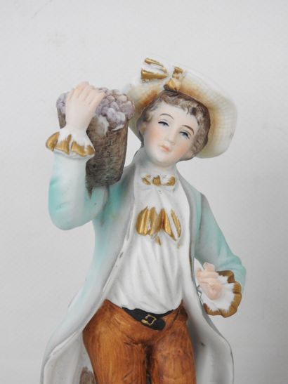 CAPODIMONTE: deux personnages en biscuit...