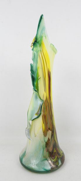 VASE en verre soufflé dans les tons jaune...